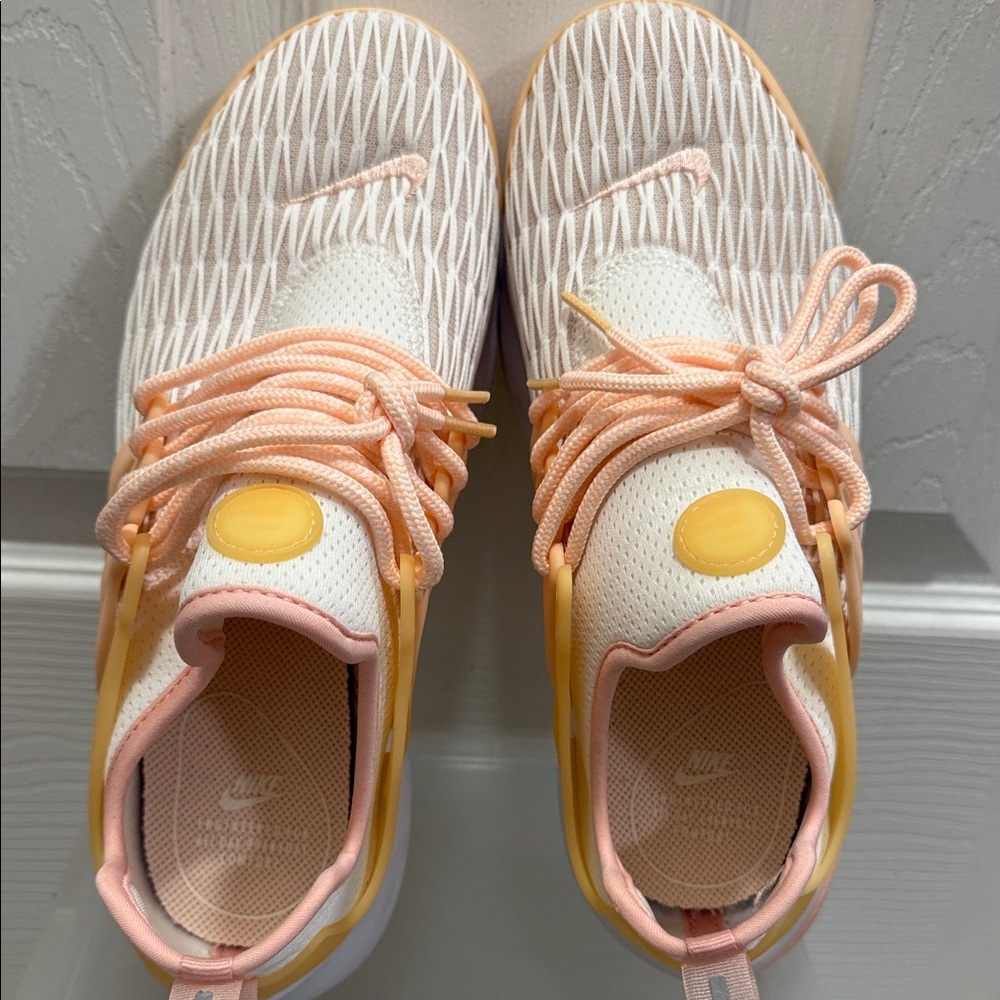 Nike Women's Athletic Shoes - Peach. Engineered for all day everyday comfort - Picture 3 of 5